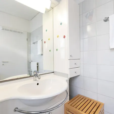 10 Apartment *
